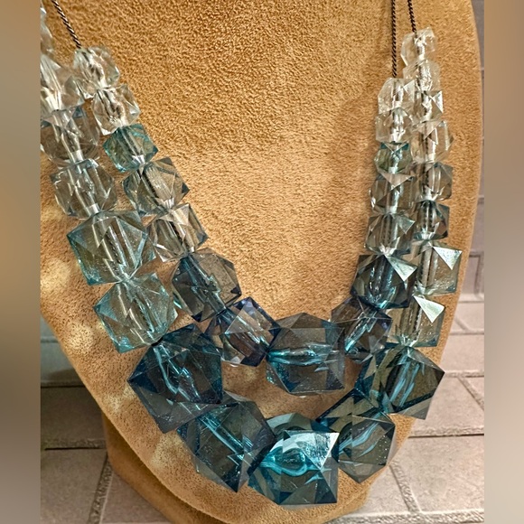 Ombré teal ice cube acrylic bead necklace - Picture 5 of 6